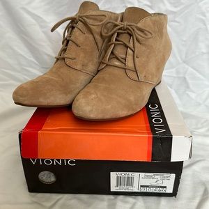 Vionic size 7.5 Elevated Becca Tan Booties
